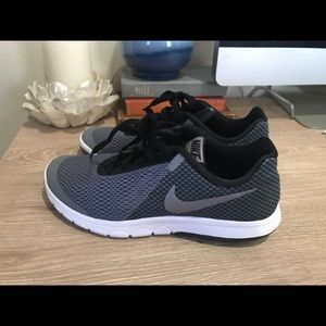 grey & black Nike tennis shoes